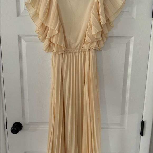 Polagram cream flutter sleeve, pleated dress - Picture 9 of 16